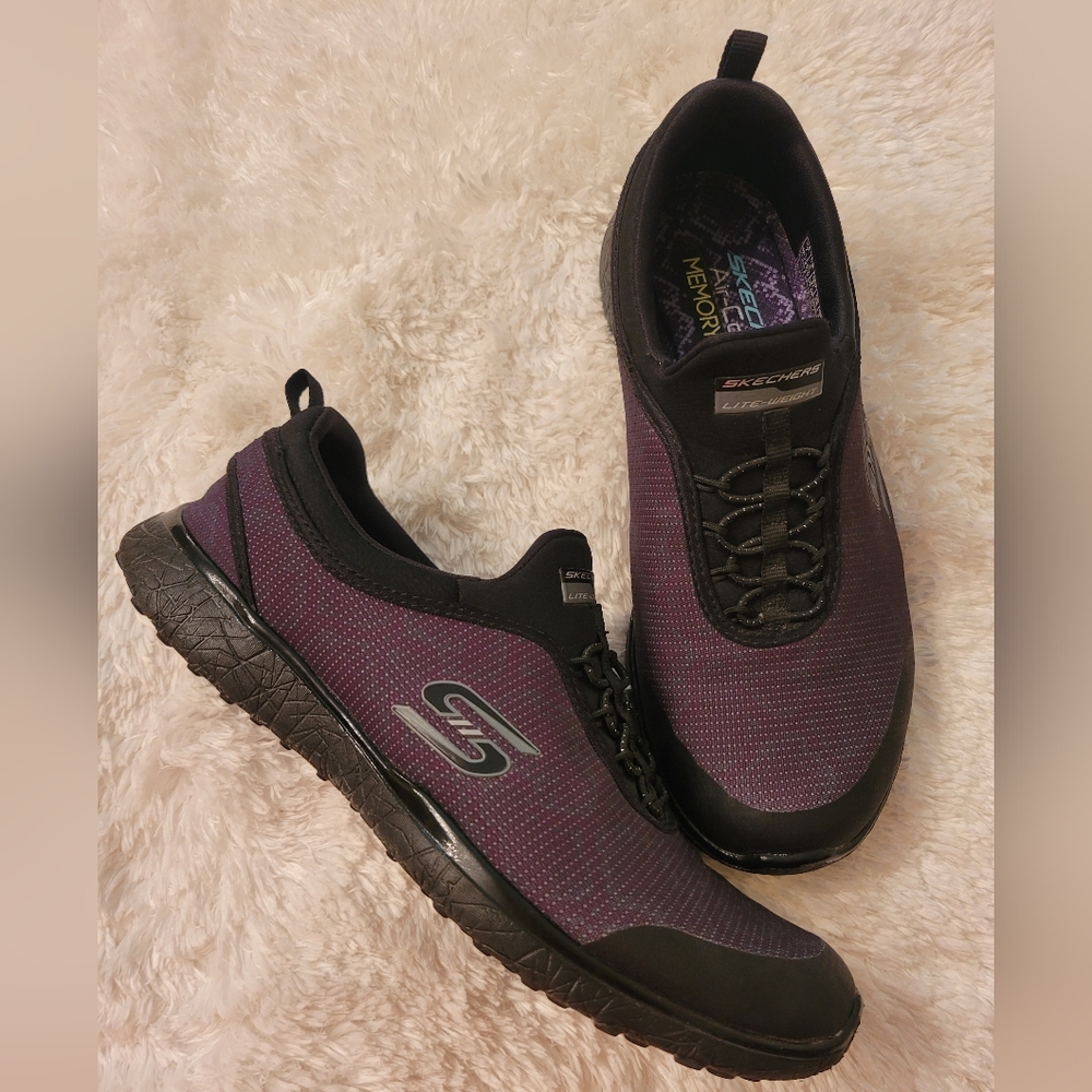 Sketchers Women air-cooled memory Foam Sneakers Size 7!